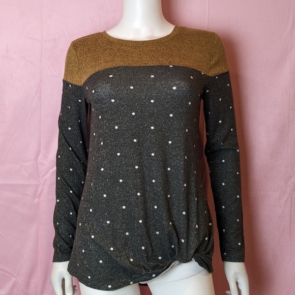 Maurices Gray Dotted Long Sleeve Twist Hem Soft Tee size Small - Picture 1 of 7